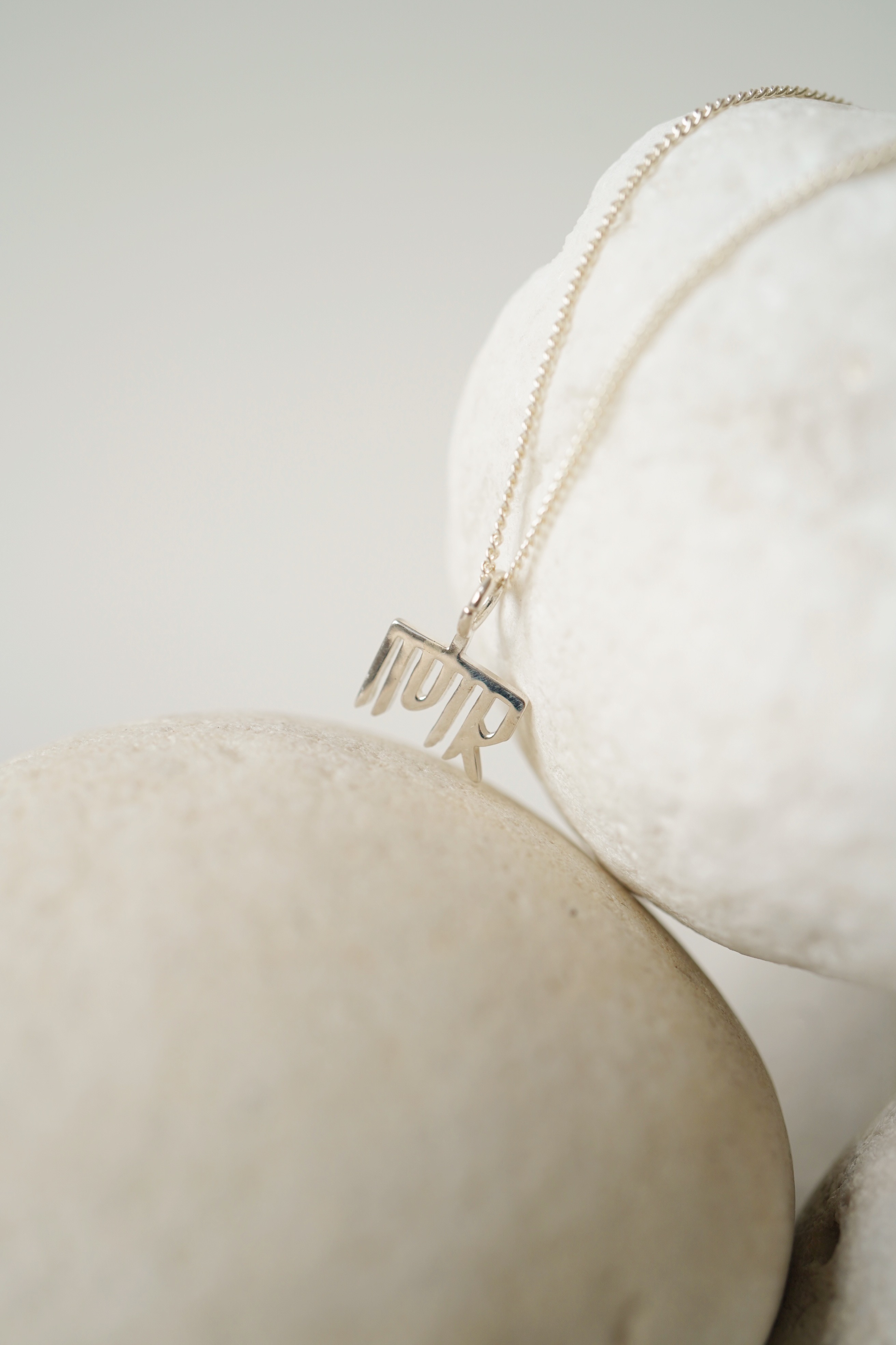 098225 A4 1 AEB 42 E3 931 C C20 CB9 B7 E26 A