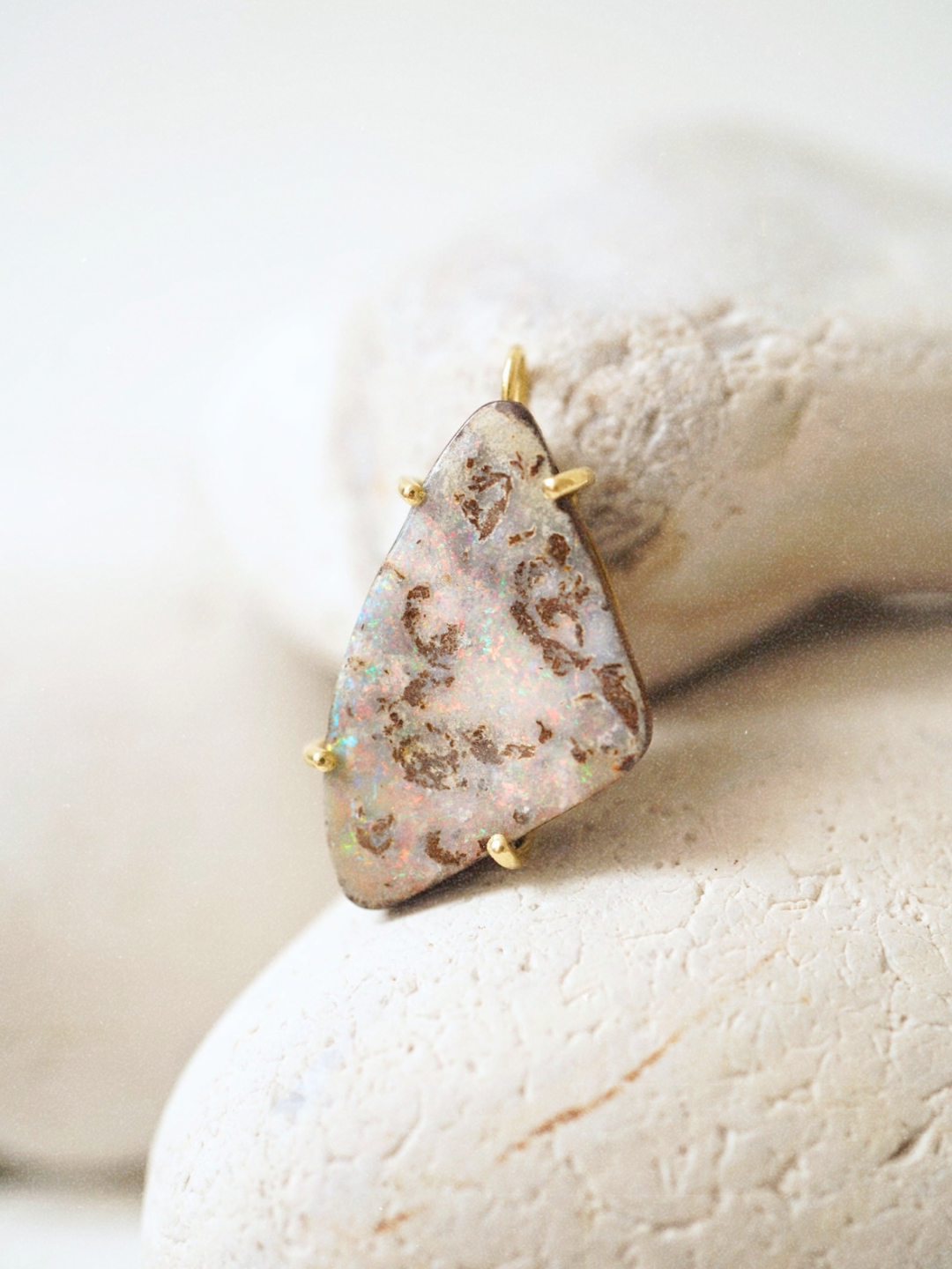 Boulder opal earth